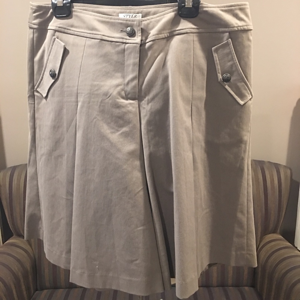 Back pleated shorts. Summer time fine!⛅️🌤☀️☀️☀️☀️